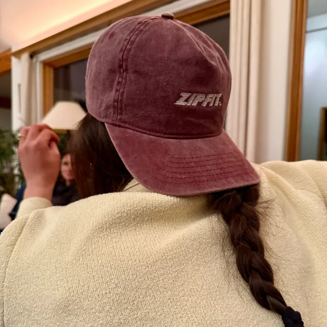 zipfit-cool-dad-hat-burgundy-canvas-kappe-mit-verstellbarem-verschluss image 1